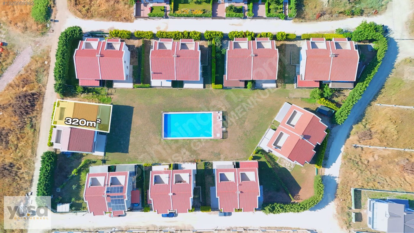 Silivri Sancaktepe'de Havuzlu Sitede Deniz Manzaralı Villa