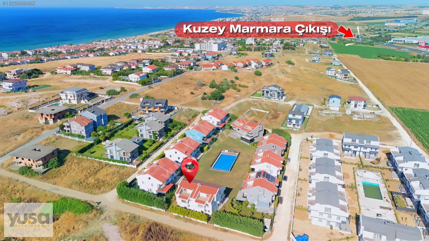 Silivri Sancaktepe'de Havuzlu Sitede Deniz Manzaralı Villa