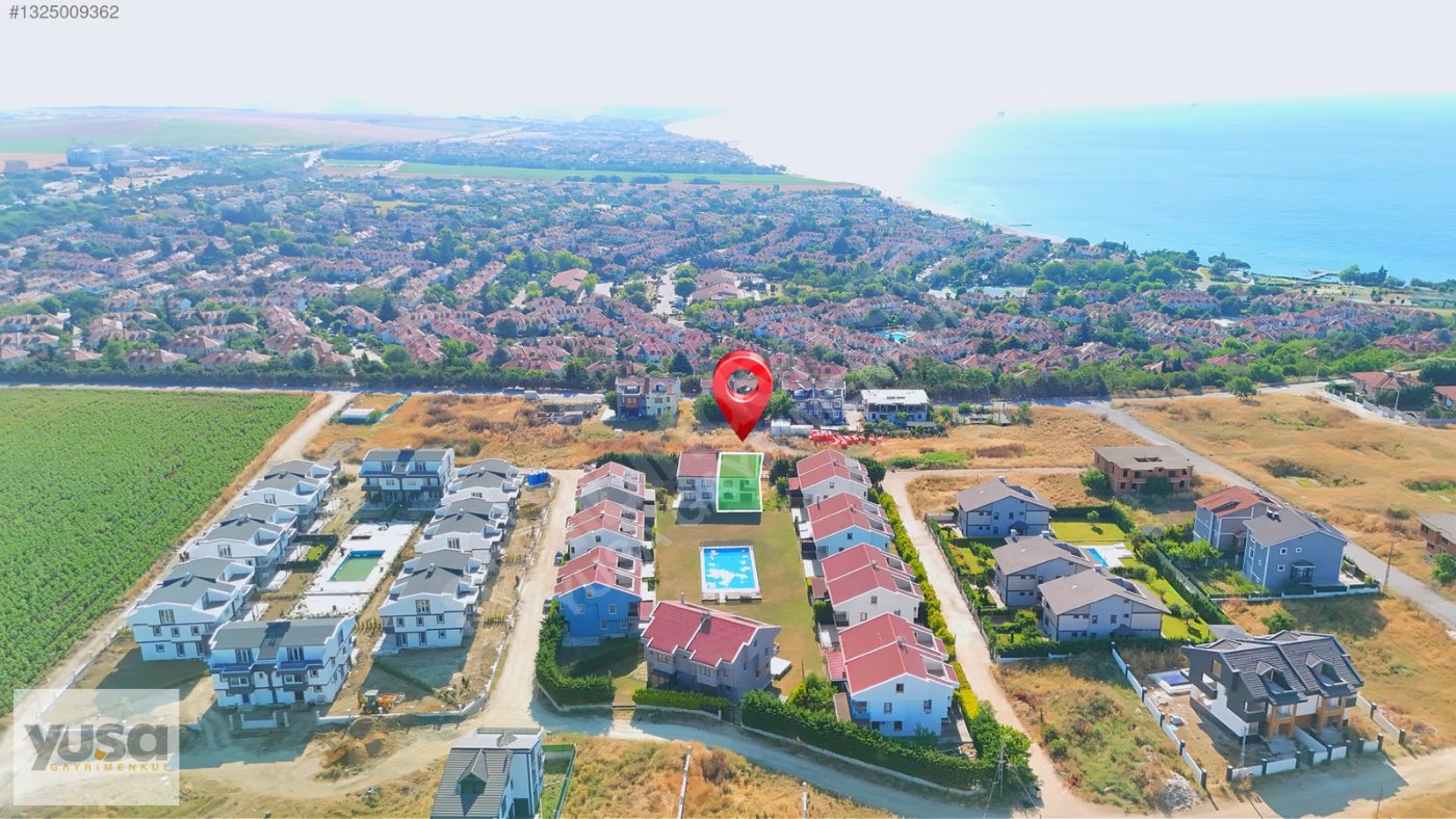 Silivri Sancaktepe'de Havuzlu Sitede Deniz Manzaralı Villa