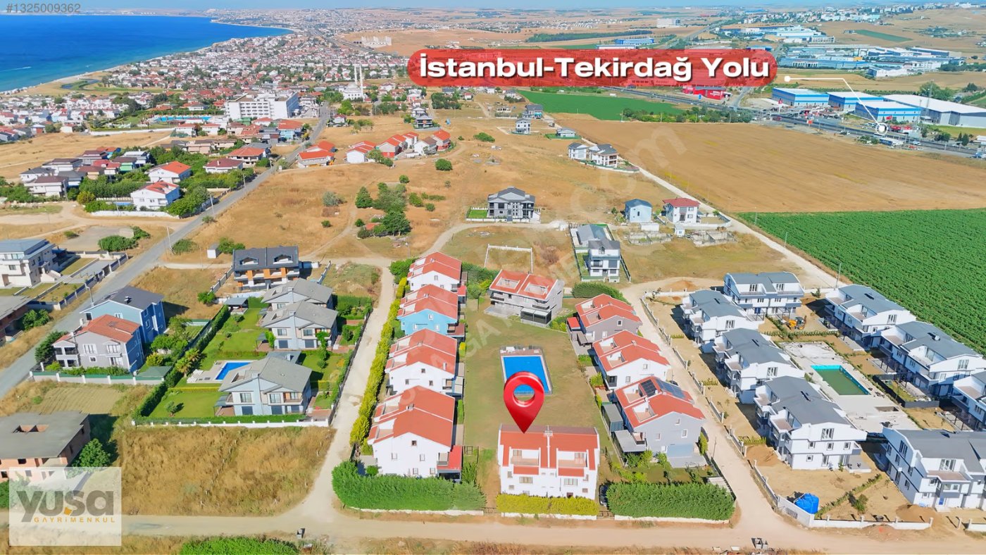 Silivri Sancaktepe'de Havuzlu Sitede Deniz Manzaralı Villa