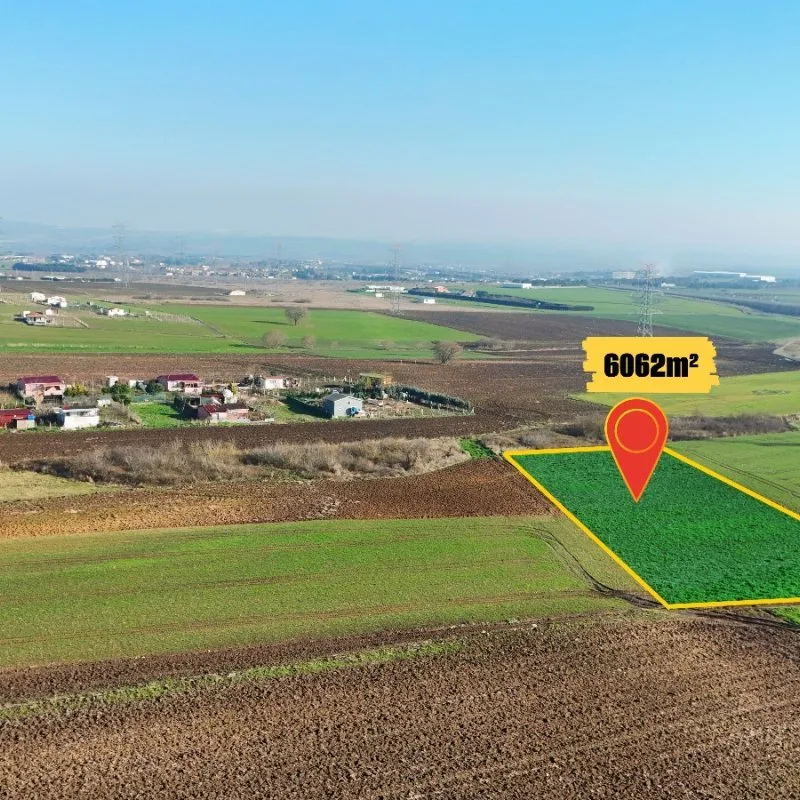 Çatalca İzzetin'de Kuzey Marmara Otobanının Yanı Başında 6,062m² Tarla!